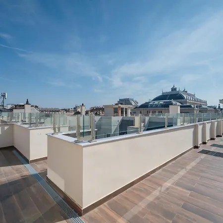 Appartamento 2 Bedroom 2 Bathroom Loft With Terrace By The Opera Budapest